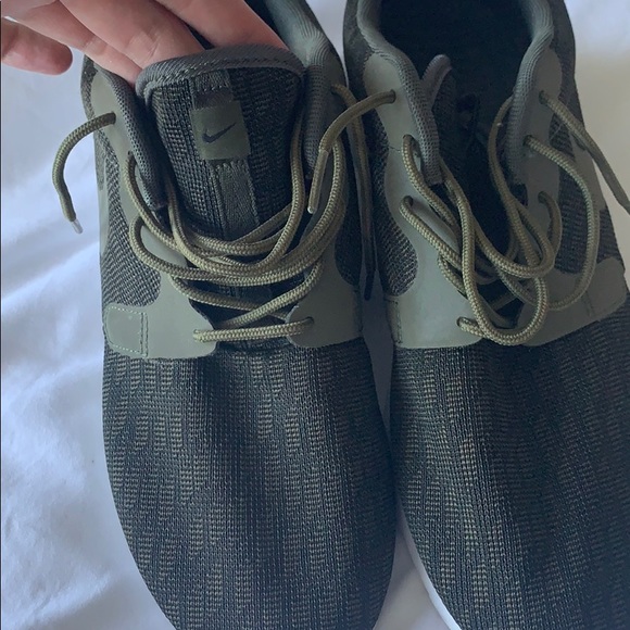 Nike Roche - Picture 2 of 4